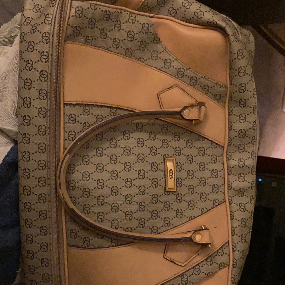 Gucci carryon